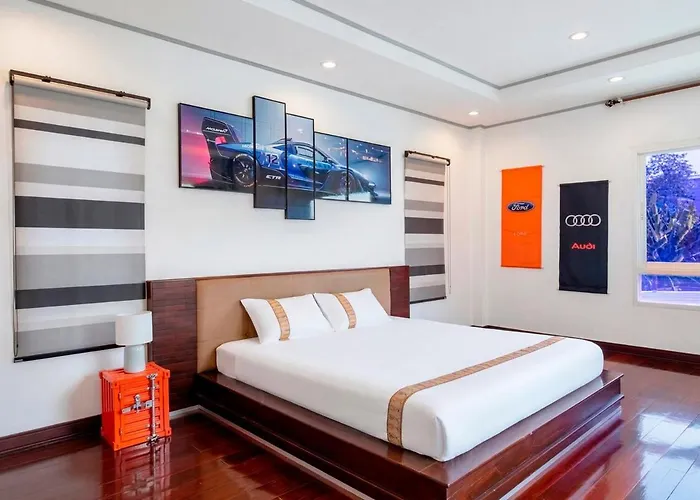 Garage House Bangkok-car Theme 8bed 6room ヴィラ バンコク都